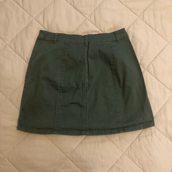 Forever 21 olive green skirt. Size S - Picture 4 of 4